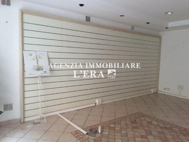 Foto Locale commerciale a Pontedera Centro di 45 m² con 1 locali in vendita