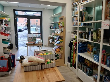 Foto Negozio a Pisa San Francesco di 83 m² con 4 locali in vendita