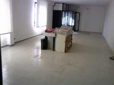 Foto Locale commerciale a Ponsacco Centro di 170 m² con 1 locali in vendita