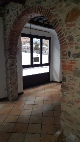 Foto Negozio a Massa Centro di 65 m² con 2 locali in affitto