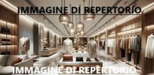 Foto Negozio a Viareggio Lungomare di 40 m² con 1 locali in affitto
