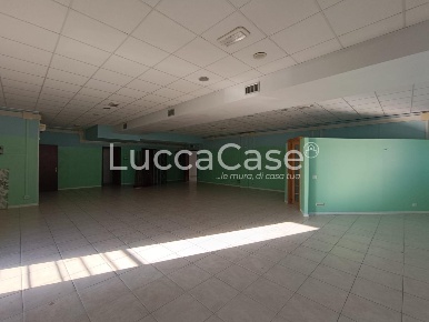 Foto Ufficio a Lucca Sant'Anna di 150 m² con 1 locali in affitto