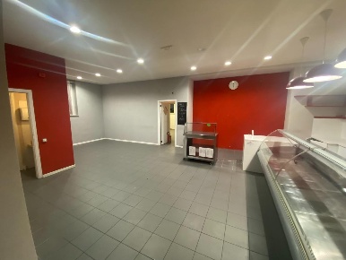 Foto Locale commerciale a Ponsacco di 150 m² con 4 locali in vendita