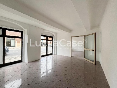 Foto Locale commerciale a Capannori Camigliano di 66 m² con 2 locali