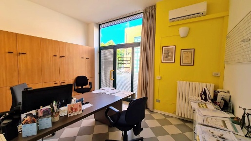 Foto Locale commerciale a Fucecchio Centro di 94 m² con 3 locali in vendita