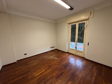 Foto Ufficio a Lucca Arancio di 100 m² con 4 locali in affitto