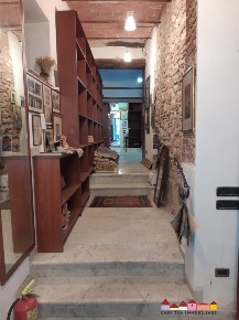 Foto Negozio a Carrara Centro di 185 m² con 4 locali in vendita