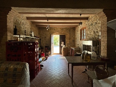 Foto Cessione attività a Chianni Centro di 4550 m² con 10 locali in vendita