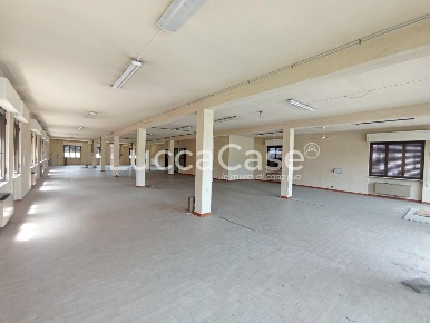 Foto Locale commerciale a Capannori Segromigno - San Colombano di 300 m²