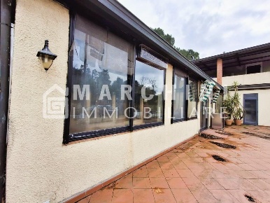 Foto Locale commerciale a Capannori Gragnano - Lappato di 110 m² in vendita
