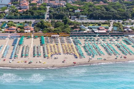 Foto Attività commerciale a Camaiore Lido di Camaiore di 25 m² con 2 locali