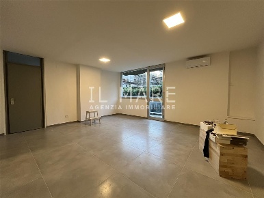 Foto Ufficio a Massa Marina di Massa Centro di 70 m² con 3 locali