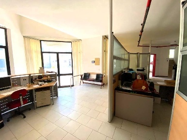 Foto Ufficio a San Miniato Centro Storico di 300 m² con 2 locali in affitto