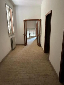 Foto Ufficio a Empoli San Rocco - Lungarno di 98 m² con 4 locali in affitto