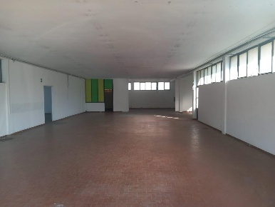 Foto Locale commerciale a Cascina Centro di 400 m² con 2 locali in affitto