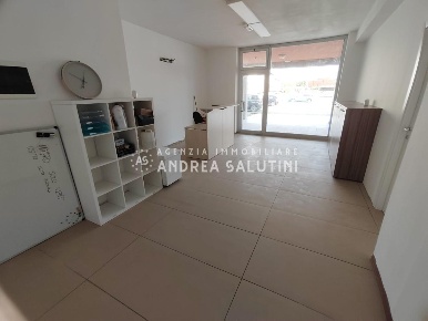 Foto Locale commerciale a Bientina Centro di 52 m² con 2 locali in vendita