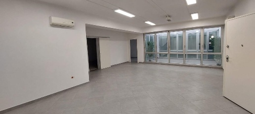 Foto Ufficio a Montelupo Fiorentino di 440 m² con 8 locali in vendita