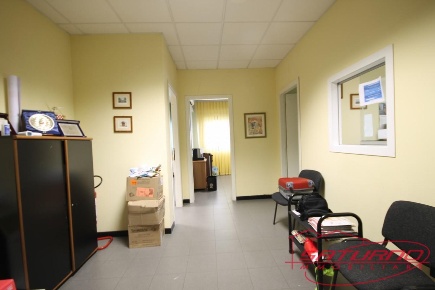 Foto Ufficio a Capannori Lammari - Lunata di 90 m² con 1 locali in vendita
