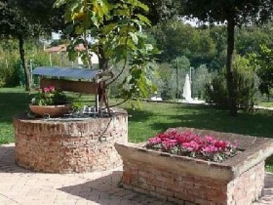 Foto Attività commerciale a Santa Maria a Monte Centro di 2000 m²