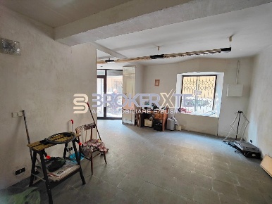 Foto Locale commerciale a Carrara Avenza di 40 m² con 1 locali in vendita