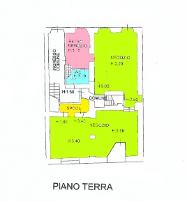Foto Negozio a Pescia Centro di 134 m² con 4 locali in vendita