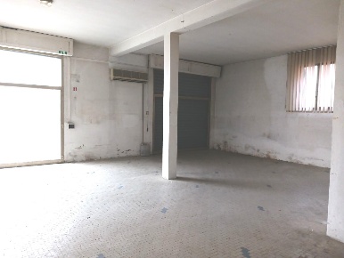 Foto Locale commerciale a Castelfranco di Sotto Centro di 200 m² in affitto