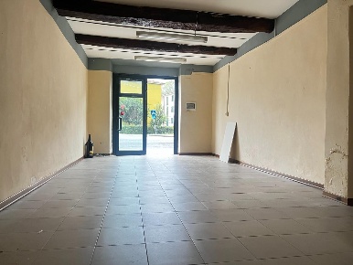 Foto Locale commerciale a Lucca Sant'Anna di 50 m² con 2 locali in vendita