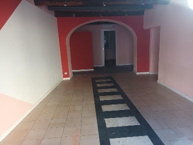 Foto Locale commerciale a Lucca Piazza Anfiteatro - Torre Guinigi di 45 m²