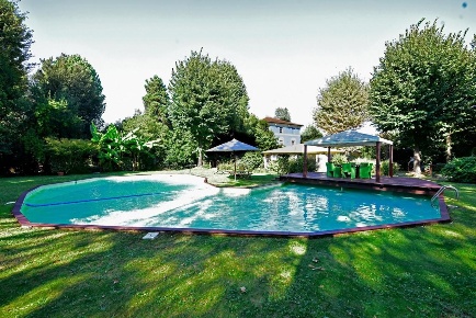 Foto Hotel a Lucca Piazza Napoleone - San Michele di 12000 m² con 15 locali