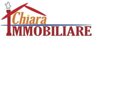 Foto Locale commerciale a Carrara Marina di Carrara di 81 m² con 2 locali