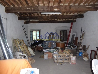 Foto Magazzino a Cascina Navacchio Nord - Zambra di 70 m² con 1 locali