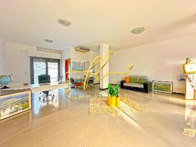 Foto Locale commerciale a Cecina Cecina Centro di 73 m² con 1 locali
