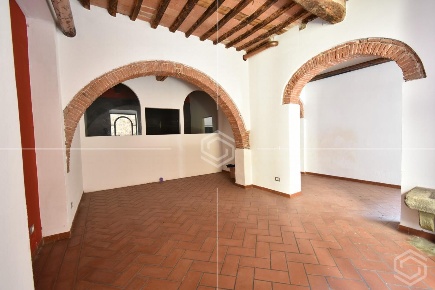 Foto Locale commerciale a Pisa Santa Maria di 80 m² con 3 locali in vendita
