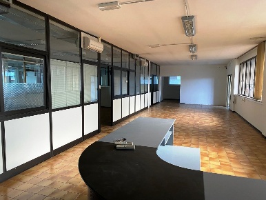 Foto Ufficio a Arezzo Pescaiola di 1300 m² con 6 locali in affitto