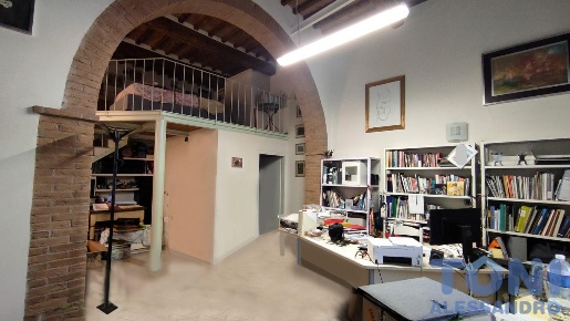 Foto Locale commerciale a Empoli San Rocco - Lungarno di 60 m² con 2 locali