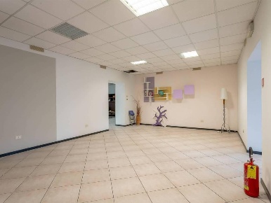 Foto Locale commerciale a Montale Centro di 400 m² con 5 locali in vendita