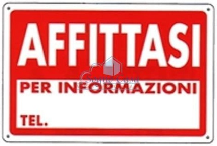 Foto Locale commerciale a Carrara Marina di Carrara di 200 m² con 2 locali