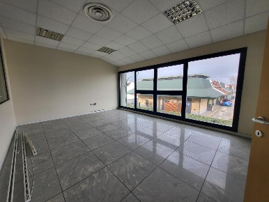 Foto Ufficio a Calcinaia Fornacette di 150 m² con 4 locali in affitto
