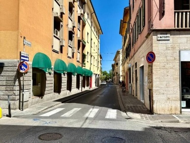 Foto Negozio a Pontedera Centro di 34 m² con 1 locali in vendita