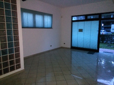 Foto Locale commerciale a Empoli Cerbaiola - Corniola di 70 m² con 2 locali
