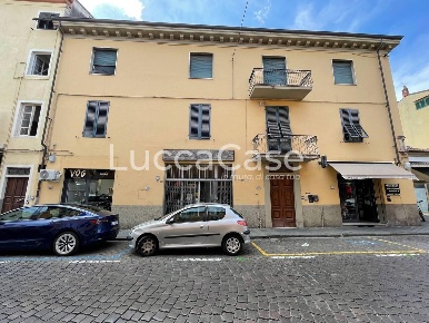 Foto Locale commerciale a Lucca San Marco - Acquacalda di 600 m² in vendita