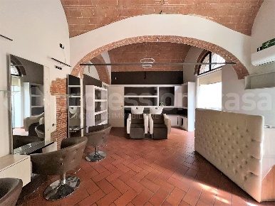 Foto Locale commerciale a Pisa San Francesco di 40 m² con 1 locali