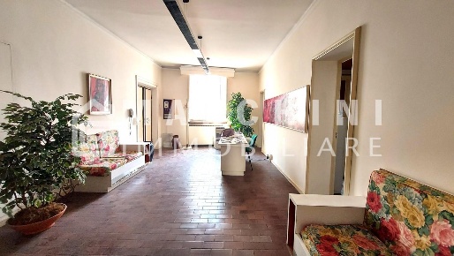 Foto Ufficio a Lucca Piazza Anfiteatro - Torre Guinigi di 110 m² in vendita