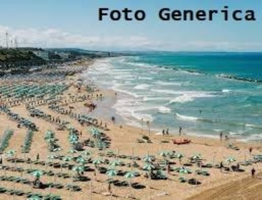 Foto Attività commerciale a Pisa Tirrenia di 2000 m² con 4 locali