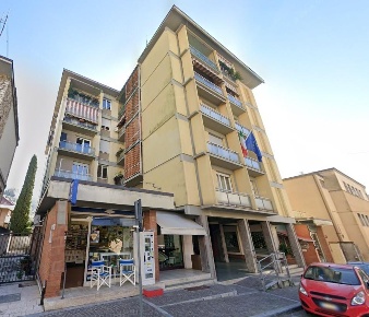 Foto Locale commerciale a Massa Centro di 235 m² con 1 locali in vendita