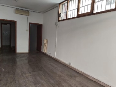 Foto Locale commerciale a Scandicci Casellina di 84 m² con 3 locali
