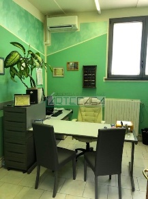 Foto Ufficio a Cascina Centro di 65 m² con 1 locali in affitto