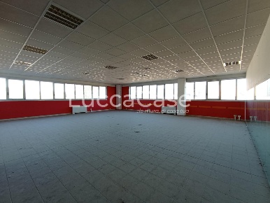 Foto Ufficio a Lucca San Marco - Acquacalda di 220 m² con 1 locali