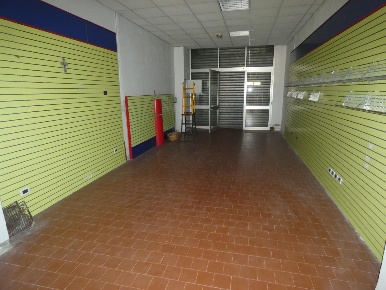Foto Locale commerciale a Pontedera di 170 m² con 4 locali in affitto