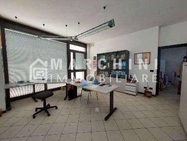 Foto Ufficio a Lucca Sant'Anna di 183 m² con 5 locali in vendita